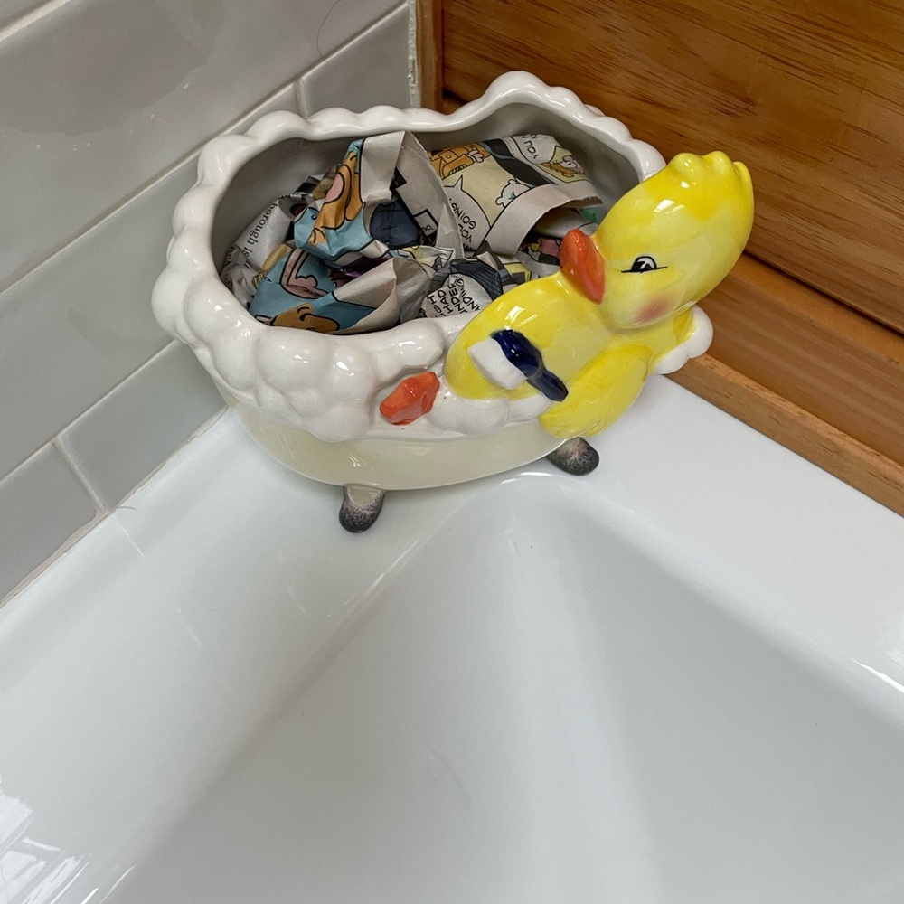 Ceramic Rubber Ducky in Tub - Picture 7 of 9